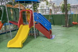 Playground con Pavimento in Gomma